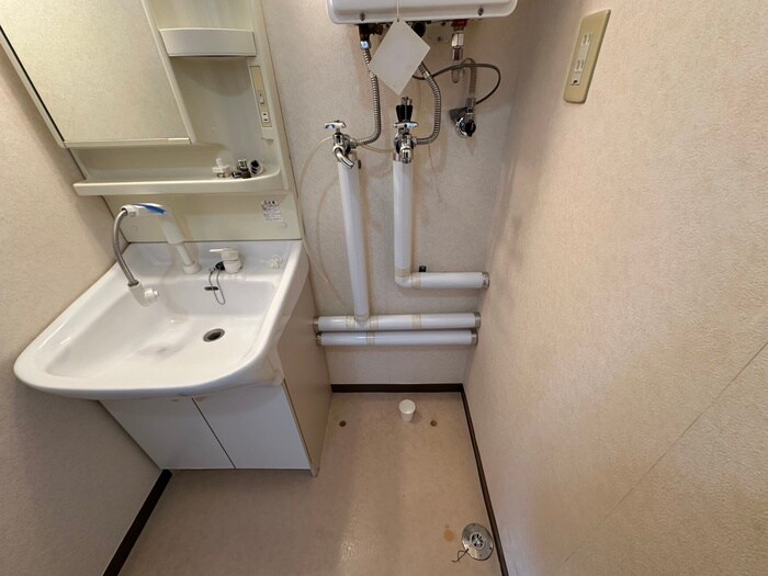 物件内観写真10　(洗濯機置場)