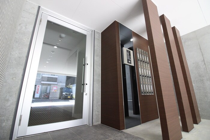 物件外観写真5　(エントランス部分)