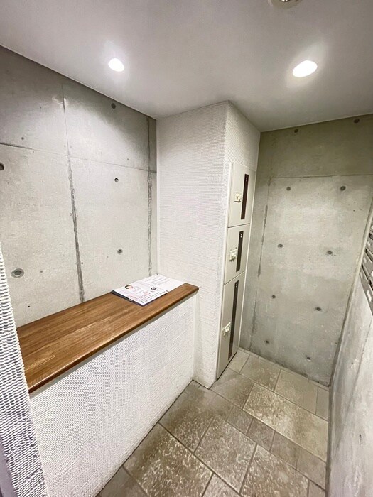 物件外観写真5　(エントランス部分)