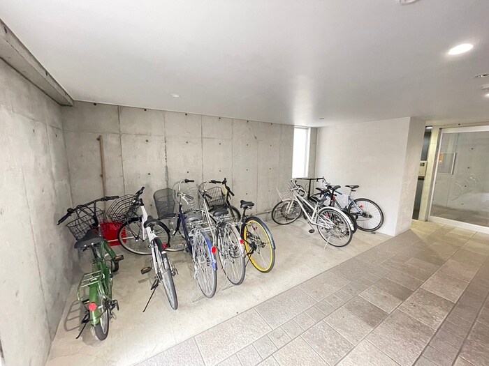 物件外観写真6　(駐輪場)