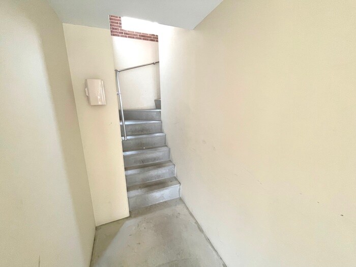 物件外観写真6　(エントランス部分)