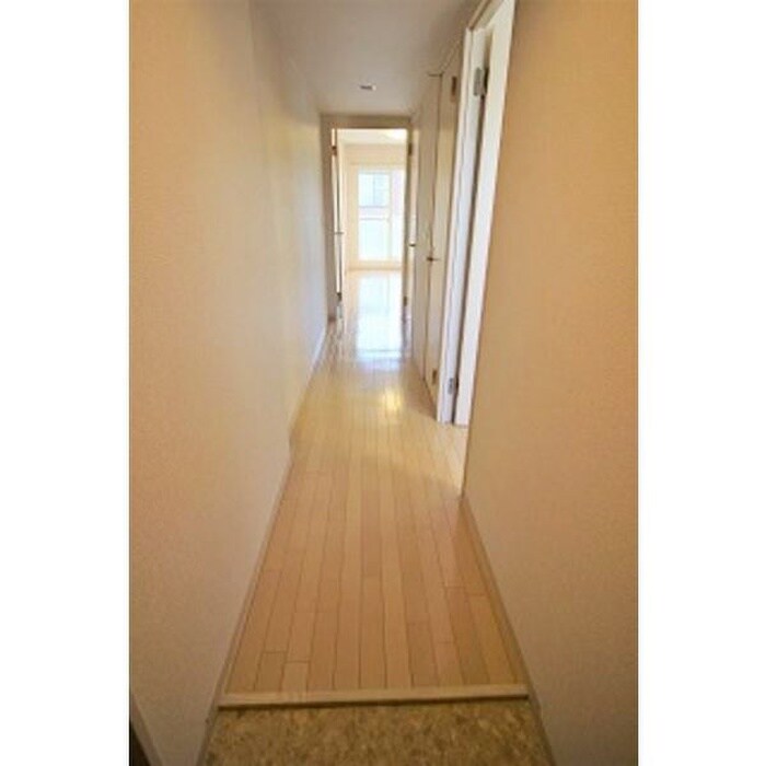 物件内観写真10　(玄関)