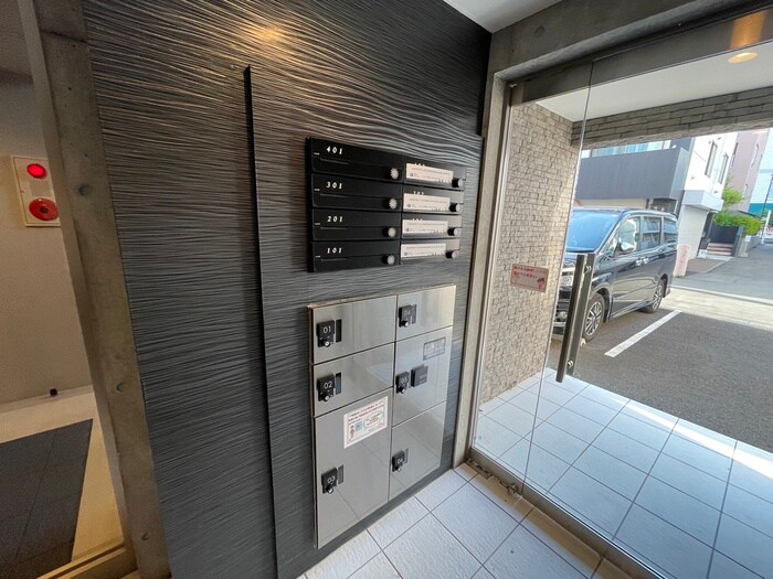 物件外観写真5　(エントランス部分)