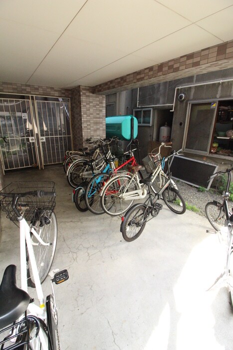 物件外観写真5　(駐輪場)