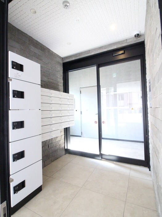 物件外観写真3　(エントランス部分)