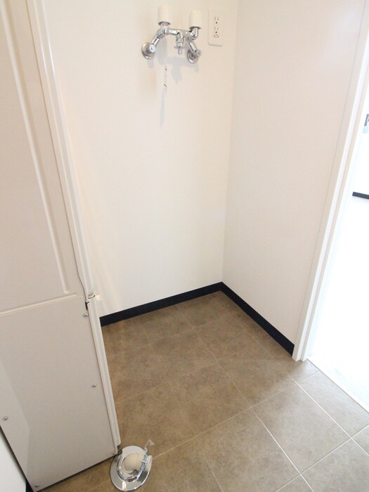 物件内観写真20　(洗濯機置場)