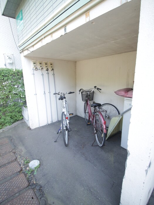 物件外観写真4　(駐輪場)