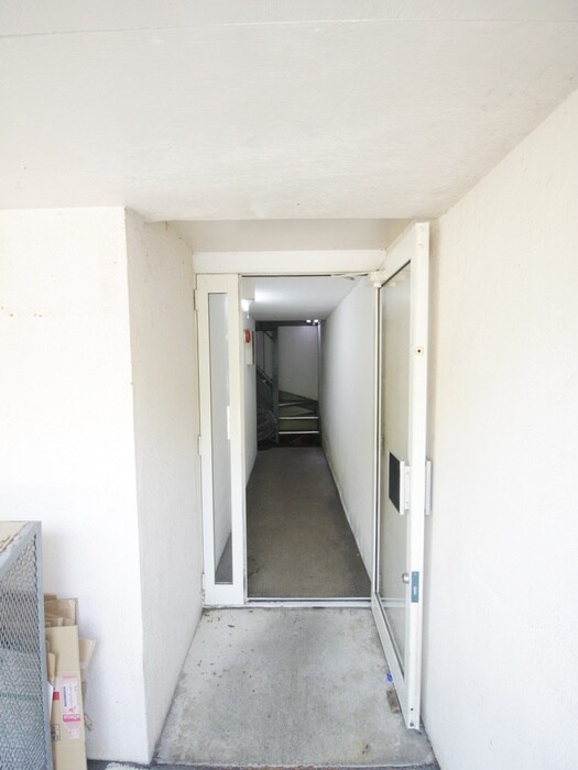 物件外観写真5　(エントランス部分)