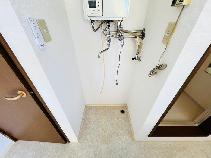 物件内観写真16　(洗濯機置場)