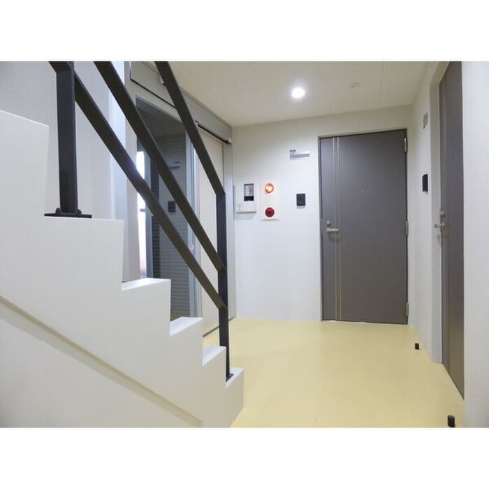 物件外観写真5　(エントランス部分)