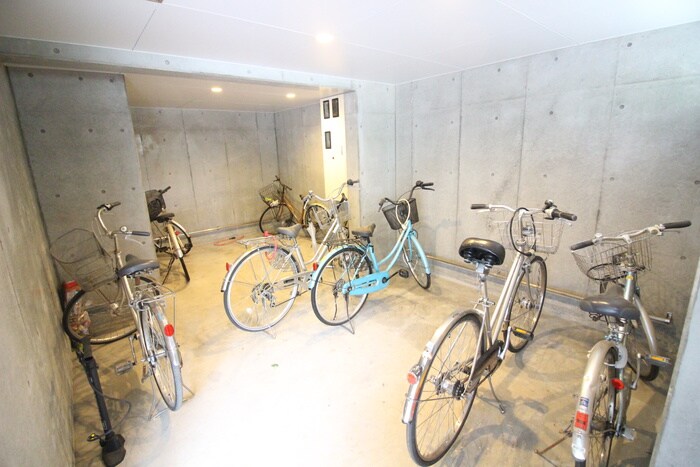 物件外観写真3　(駐輪場)
