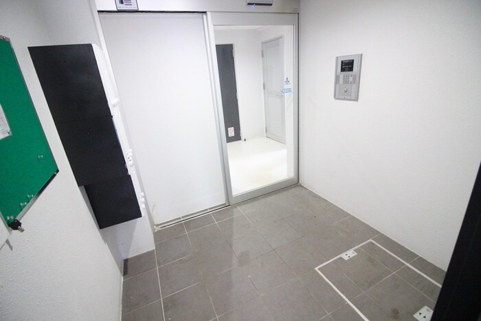 物件外観写真5　(エントランス部分)