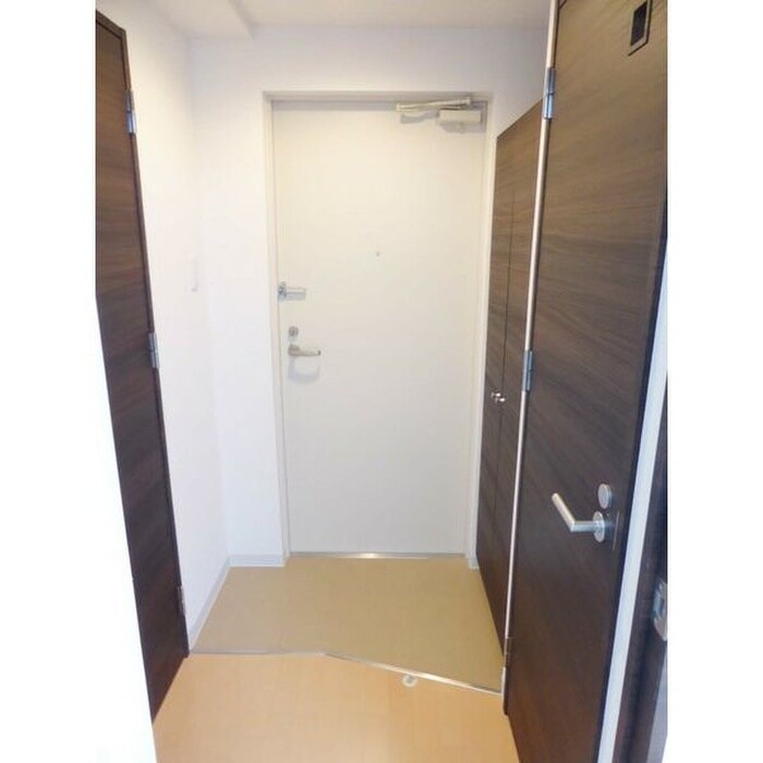 物件内観写真10　(玄関)