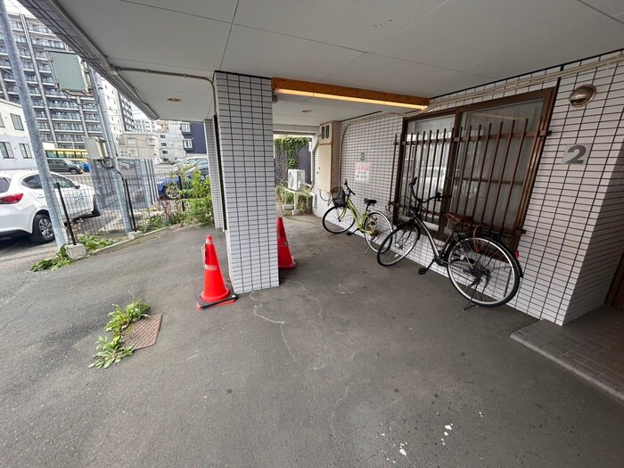 物件外観写真4　(駐車場)