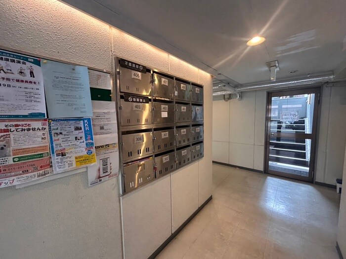 物件外観写真5　(エントランス部分)