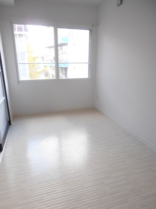 物件内観写真6　(居室)