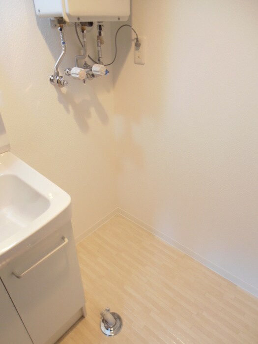 物件内観写真10　(洗濯機置場)