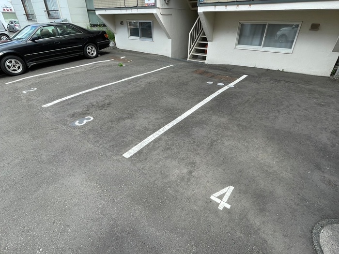 物件外観写真5　(駐車場)