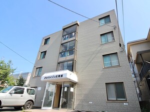 タカラメゾン月寒東外観写真