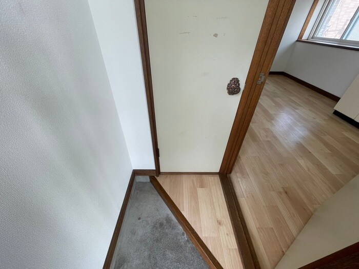 物件内観写真16　(玄関)