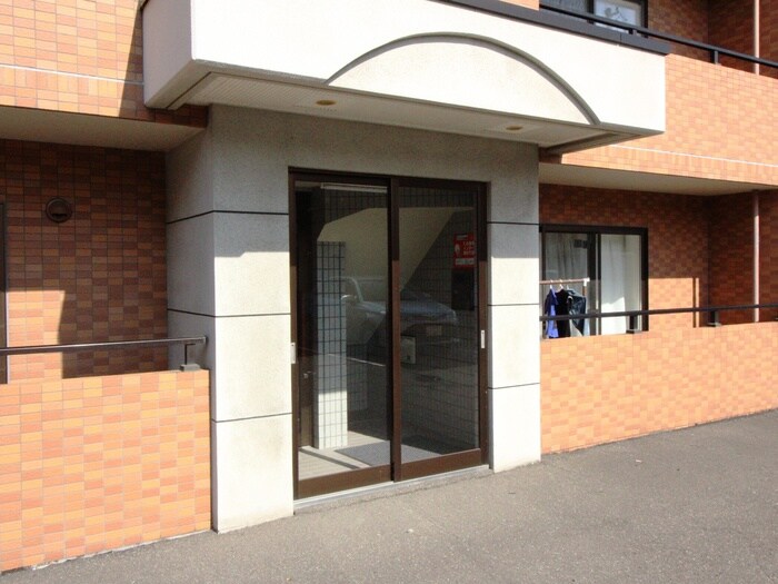 物件外観写真4　(エントランス部分)