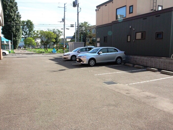 物件外観写真6　(駐車場)