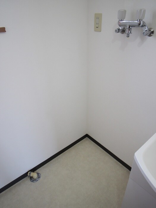 物件内観写真17　(洗濯機置場)