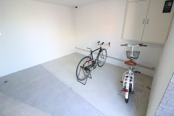 物件外観写真4　(駐輪場)