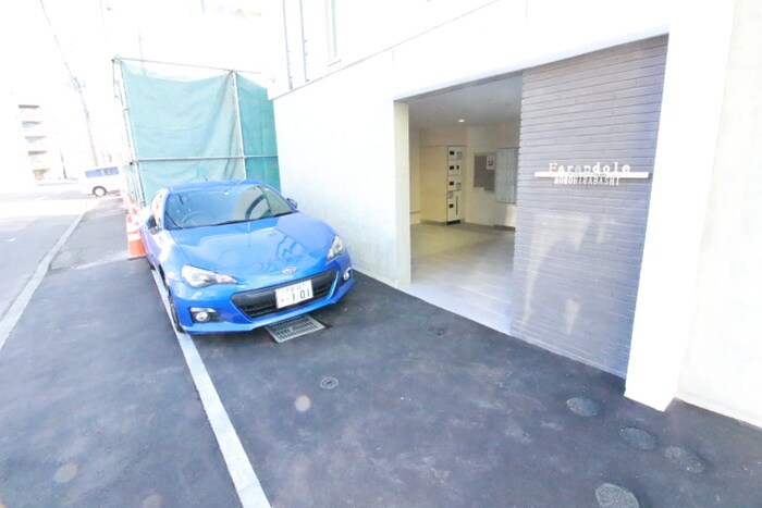 物件外観写真5　(駐車場)