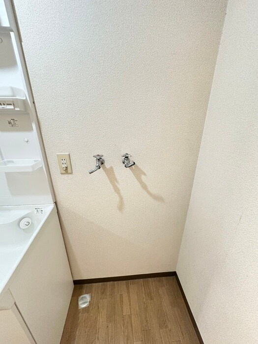 物件内観写真16　(洗濯機置場)