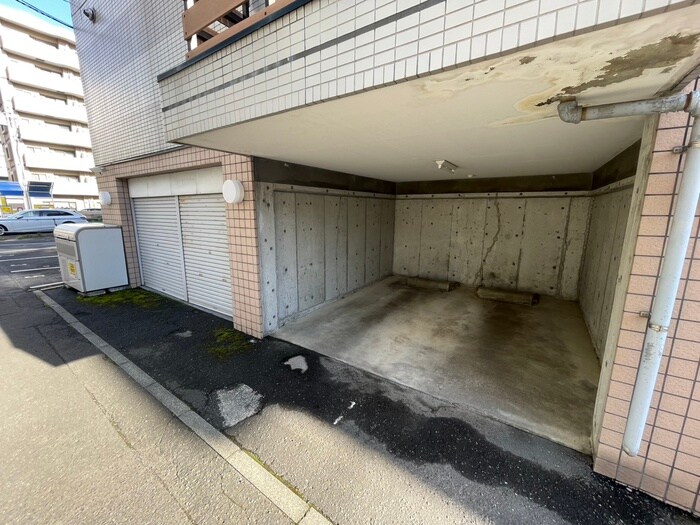 物件外観写真5　(駐車場)