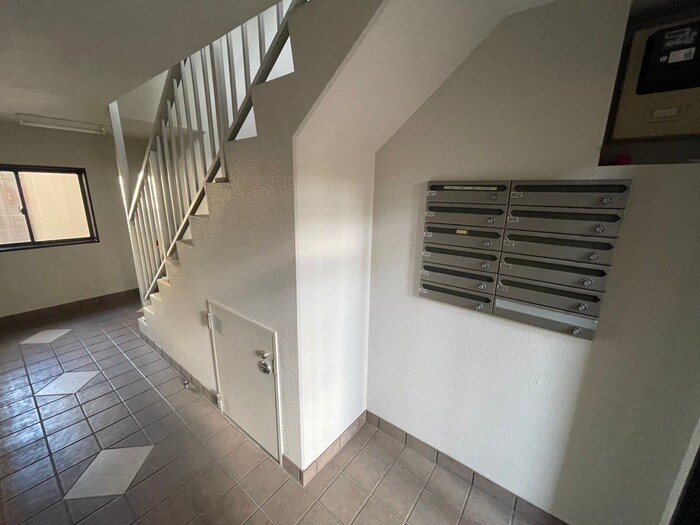 物件外観写真6　(エントランス部分)