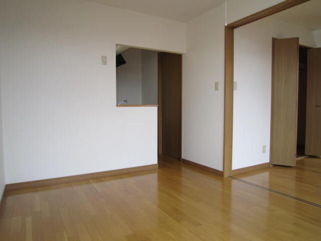 物件内観写真2　(居室)