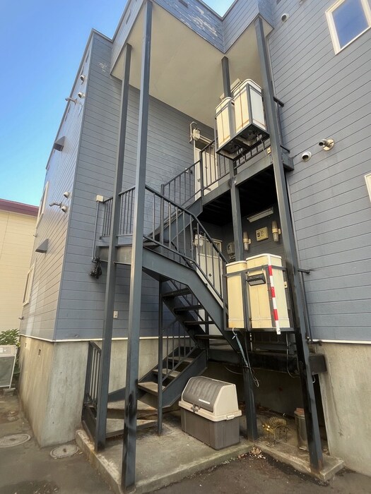 物件外観写真3　(エントランス部分)