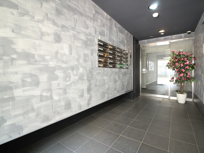 物件外観写真4　(エントランス部分)