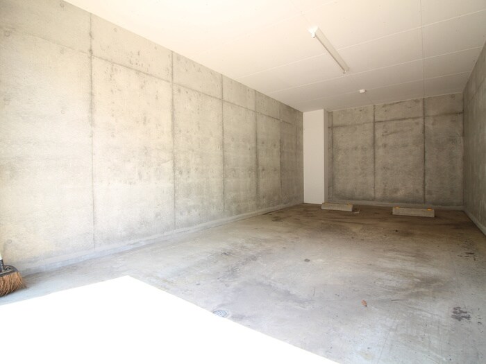 物件外観写真5　(駐車場)