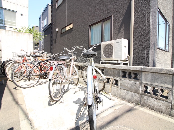 物件外観写真6　(駐輪場)