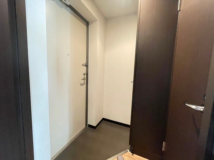 物件内観写真16　(玄関)