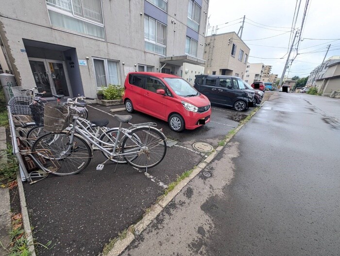 物件外観写真5　(駐車場)