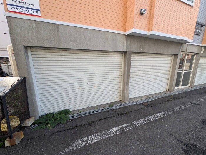 物件外観写真4　(駐車場)