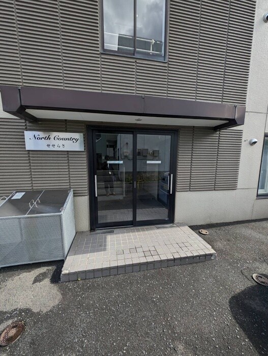 物件外観写真4　(エントランス部分)