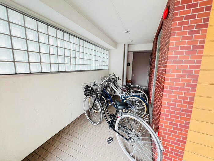 物件外観写真3　(駐輪場)