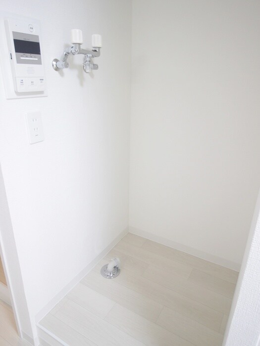 物件内観写真18　(洗濯機置場)