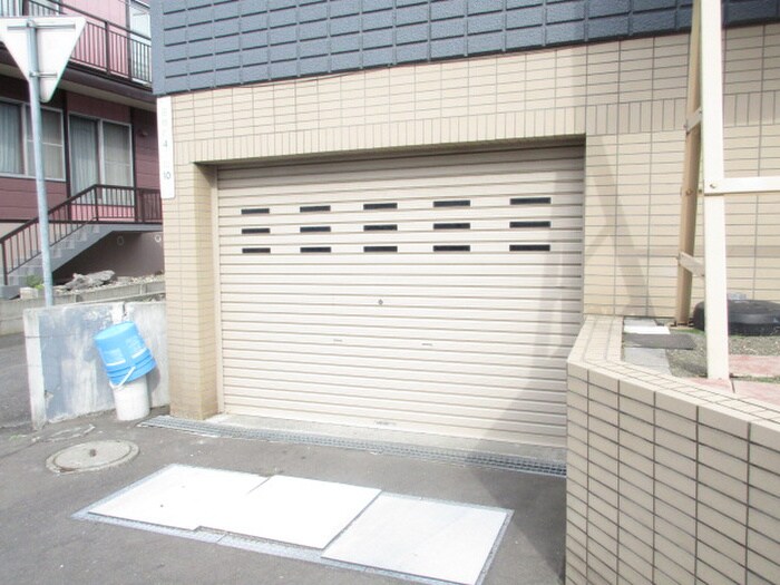 物件外観写真3　(駐車場)