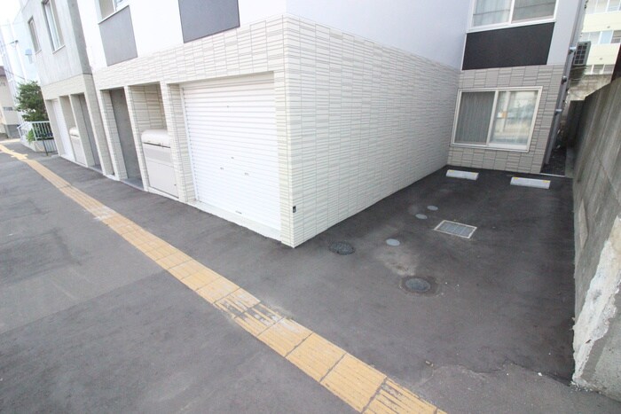 物件外観写真4　(駐車場)