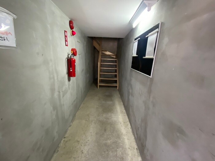 物件外観写真6　(エントランス部分)