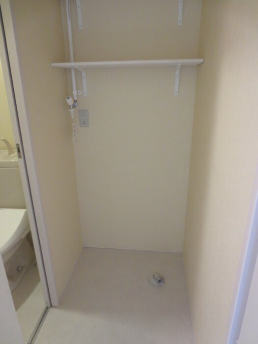 物件内観写真15　(洗濯機置場)