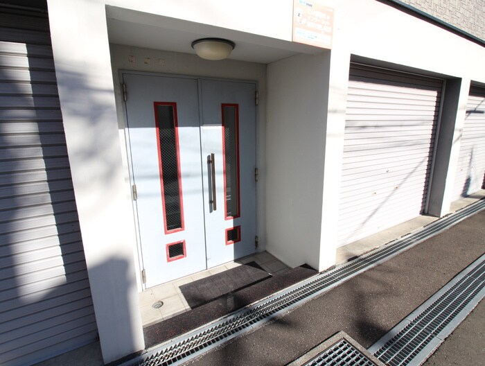 物件外観写真6　(エントランス部分)