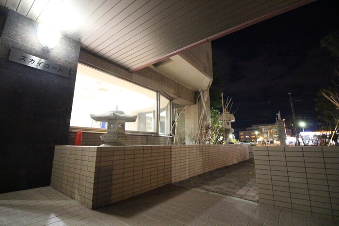 物件外観写真4　(エントランス部分)