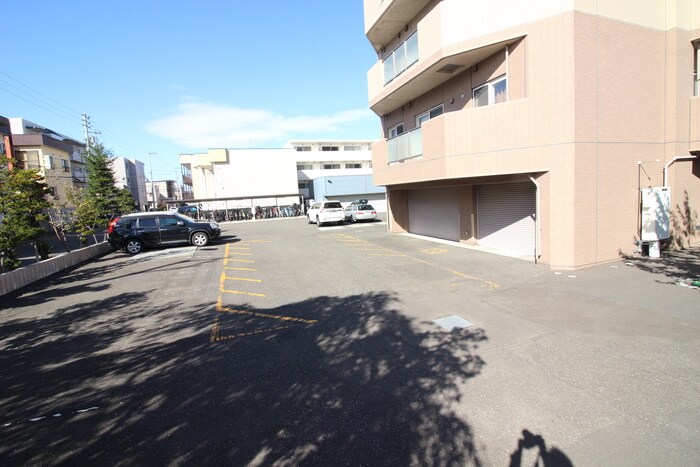 物件外観写真6　(駐車場)